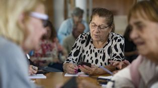 Los cursos sobre uso del celular son gratuitos y se dictan en los distritos municipales.&nbsp;