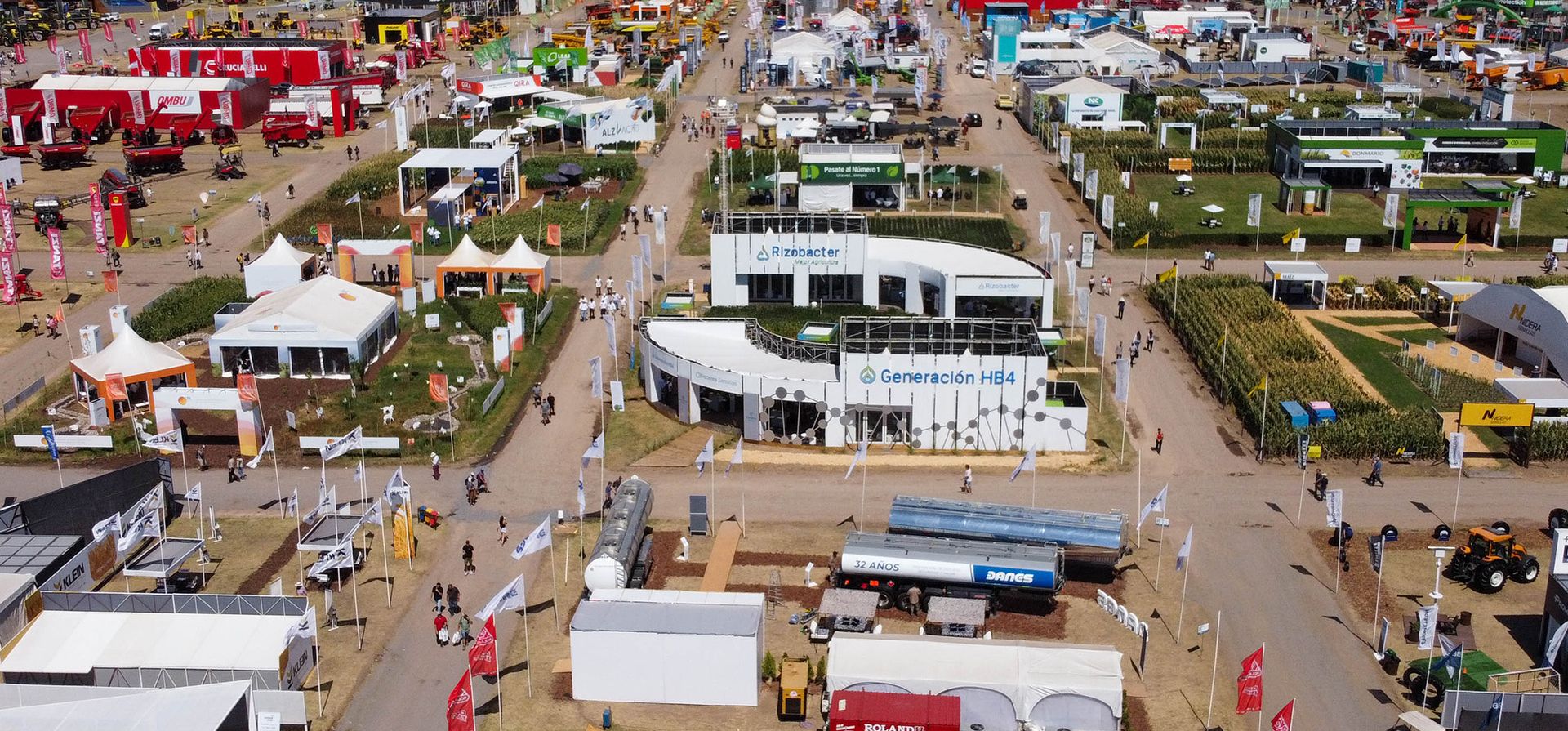 Con un despliegue asombroso, las empresas estuvieron presentes en la muestra.