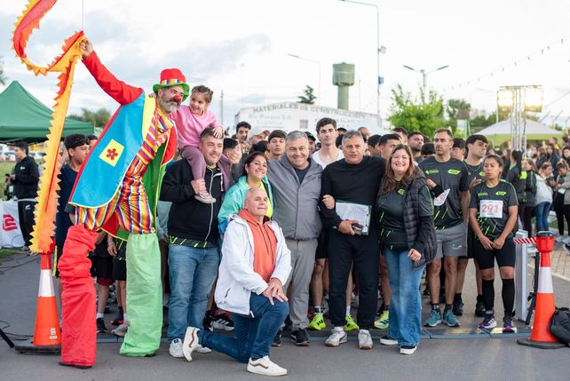 Más de 1.000 deportistas de todas las edades participaron en la primera maratón nocturna de Timbúes