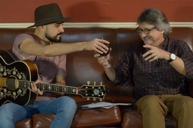 Entre mates. Abel Pintos compartió una charla a través del Facebook Live de La Capital.
