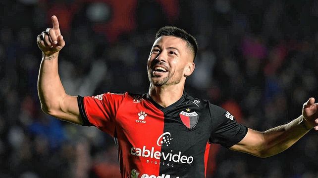 Colón festejó ante su gente.