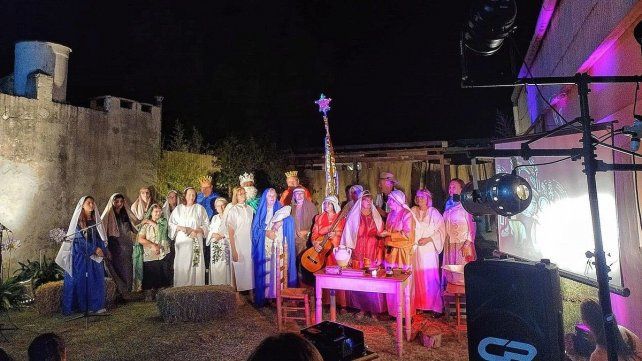 Emotivo pesebre viviente de abuelos y jubilados en Colonia Nueva