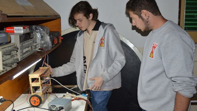 Alumnos hicieron una impresora  3D con materiales reciclados