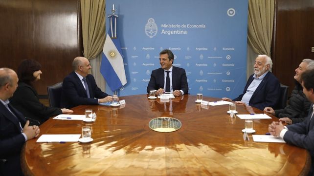 Colectivos: un aporte $ 2.000 millones destrabó el conflicto