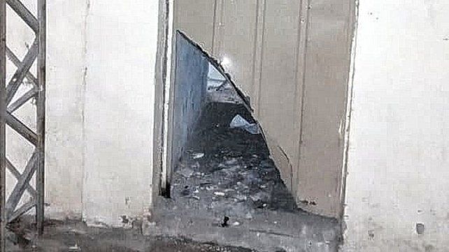 Instalaciones de la parroquia Nuestra Señora de América vandalizada. Instalaciones de la parroquia Nuestra Señora de América vandalizada.