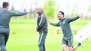 Con los brazos abiertos. Camacho tuvo una recuperación rápida y el DT no dudó.