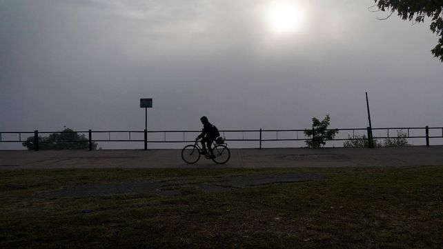 Las tormentas comenzarán a disiparse desde este sábado a la tarde en Rosario y el tiempo se volverá otoñal en los próximos días.