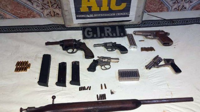 En Santa Fe la Policía secuestró más de 2.500 armas de fuego y detuvo a 25.500 personas en 2022 En Santa Fe la Policía secuestró más de 2.500 armas de fuego y detuvo a 25.500 personas en 2022