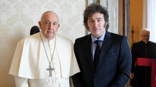 El Papa Francisco junto a Javier Milei, el protagonista del último capítulo de una historia de encuentros y desencuentros con la dirigencia política argentina.&nbsp;