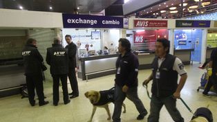 La jueza María Servini de Cubría ordenó el allanamiento del aeropuerto de Ezeiza.&nbsp;