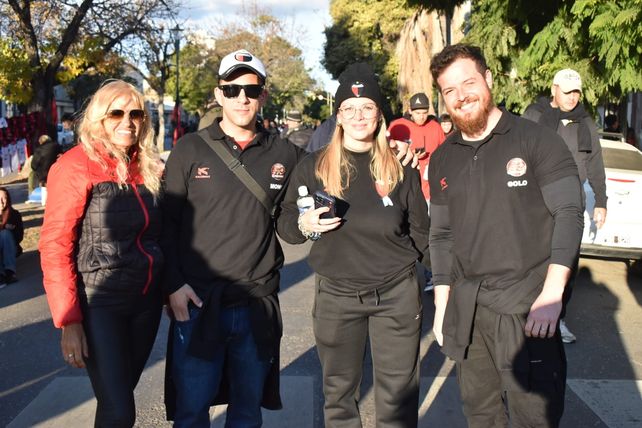 Todo el color de los hinchas de Colón, que coparon el Brigadier López