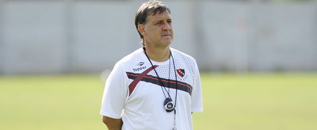 Gerardo Martino dijo que no quiere ningún monumento y que no cree en  los elogios en los  buenos tiempos.  Urruti juega y Vangioni vuelve.