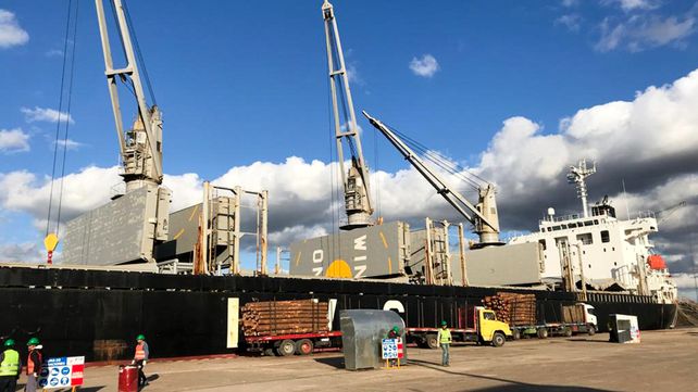 El puerto de Concepción del Uruguay continúa en plena actividad.
