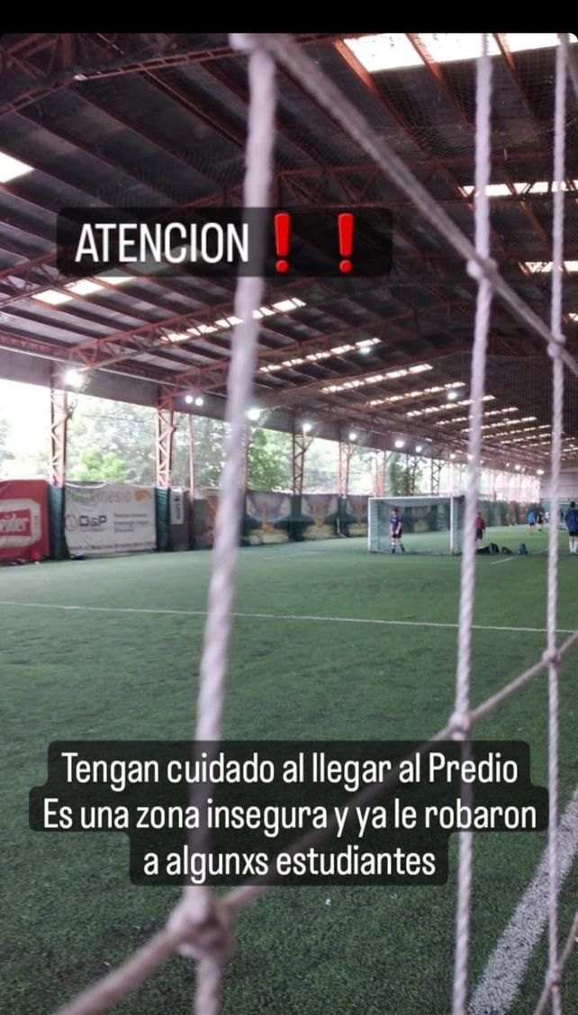 Vecinos colgaron un pasacalle que advierte sobre robos en la zona del Politécnico