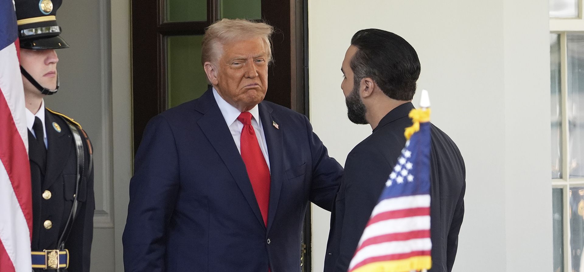 El presidente Donald Trump saluda al presidente de El Salvador, Nayib Bukele, a su llegada a la Casa Blanca, el lunes 14 de abril de 2025, en Washington. (Foto AP/Manuel Balce Ceneta) El presidente Donald Trump saluda al presidente de El Salvador, Nayib Bukele, a su llegada a la Casa Blanca, el lunes 14 de abril de 2025, en Washington. (Foto AP/Manuel Balce Ceneta)