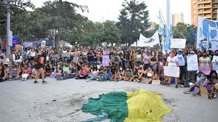 {alttext(,#8M: multitudinario reclamo contra la violencia machista)}