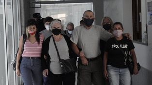 Rostros sin respuestas y desconsuelo. Los padres de Paula Perassi quieren los huesos de su hija para poder enterrarla.&nbsp;