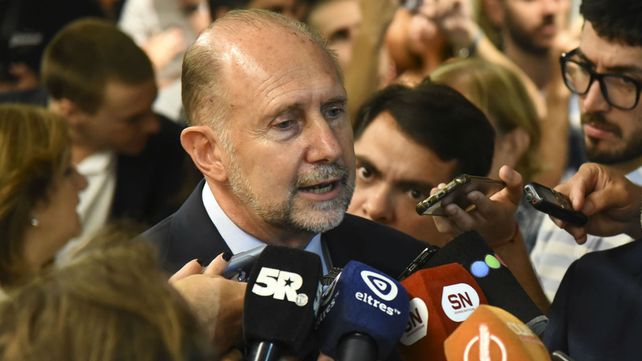 Perotti convocó a sus ministros para definir los pasos a seguir por el coronavirus