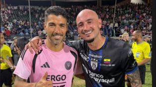 Cocoliso González junto a Luis Suárez, delantero de Inter Miami.