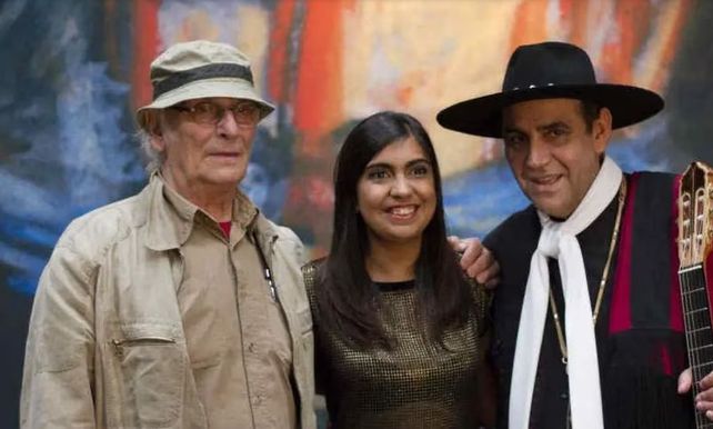 Carlos Saura, Micaela Teruel y el Chaqueño Palavecino en una pausa del rodaje de 