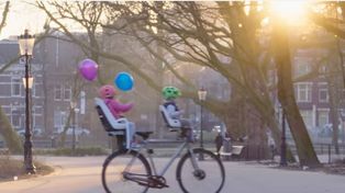 Google lanza en Amsterdam la primera bicicleta que se conduce sola y causa una revolución