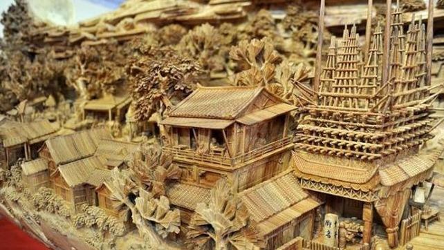 La obra está compuesta por edificios