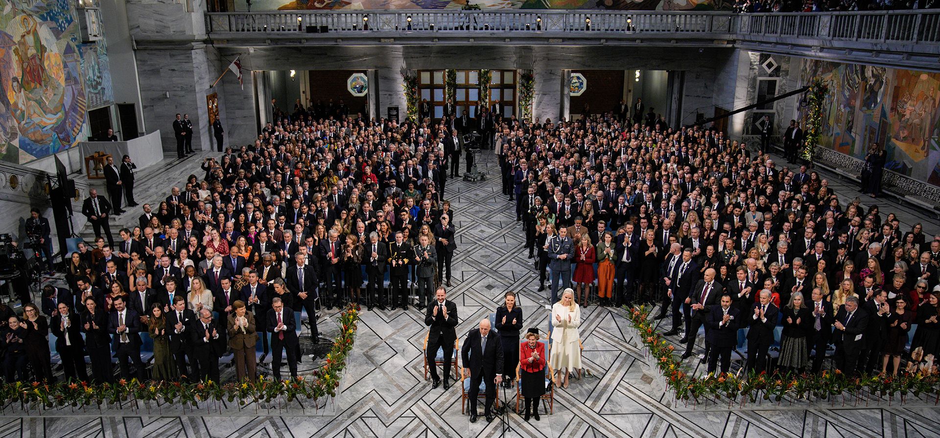 El rey Harald de Noruega, la reina Sonia, el príncipe heredero Haakon, la princesa heredera Mette-Marit y la princesa Ingrid Alexandra asisten a la ceremonia de entrega del Premio Nobel de la Paz en el Ayuntamiento de Oslo, Noruega, el miércoles 10 de diciembre de 2025. (Stian Lysberg Solum/NTB Scanpix vía AP) El rey Harald de Noruega, la reina Sonia, el príncipe heredero Haakon, la princesa heredera Mette-Marit y la princesa Ingrid Alexandra asisten a la ceremonia de entrega del Premio Nobel de la Paz en el Ayuntamiento de Oslo, Noruega, el miércoles 10 de diciembre de 2025. (Stian Lysberg Solum/NTB Scanpix vía AP)