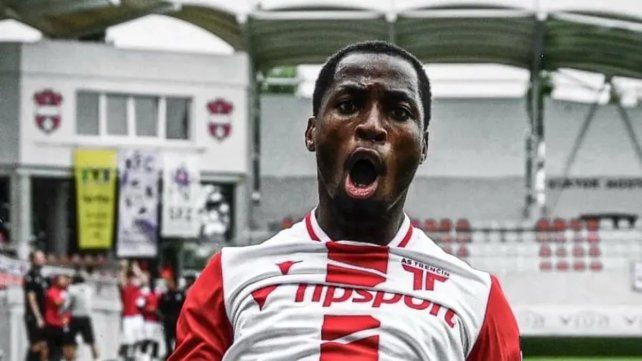 Riestra refuerza su ataque con el nigeriano Johnson Nsumoh