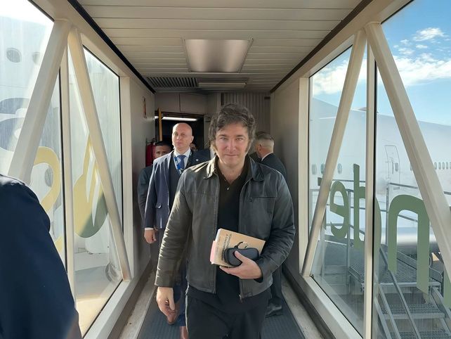El presidente Javier Milei parte este viernes hacia Los Angeles para participar de un encuentro con empresarios y banqueros.
