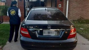 El Mercedes Benz que había sido secuestrado en otra causa y estaba en poder de un comisario.&nbsp;