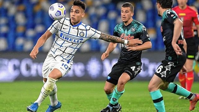 El Inter igualó como visitante ante Napoli y Milan aprovechó para limar la diferencia.&nbsp;
