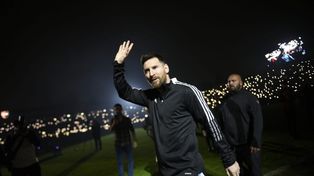 Lionel Messi en el Coloso. El carisma y el poder de atracción del rosarino abre una luz de esperanza.