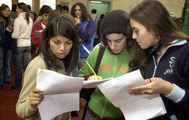 Mi nota. Los aspirantes en La Plata deben afrontar sendos parciales a mitad y a fin de año.