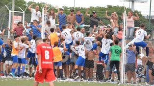 Algarabía. Jugadores y familiares festejan el gran salto de calidad que dieron en la temporada 2021 y ahora van por más.