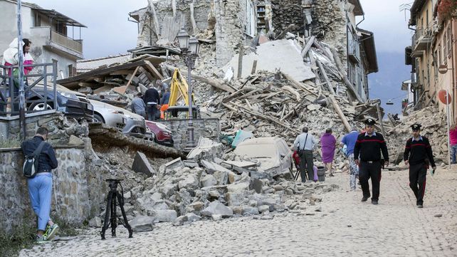 Ascienden a 120 los muertos por el devastador terremoto en el centro de Italia