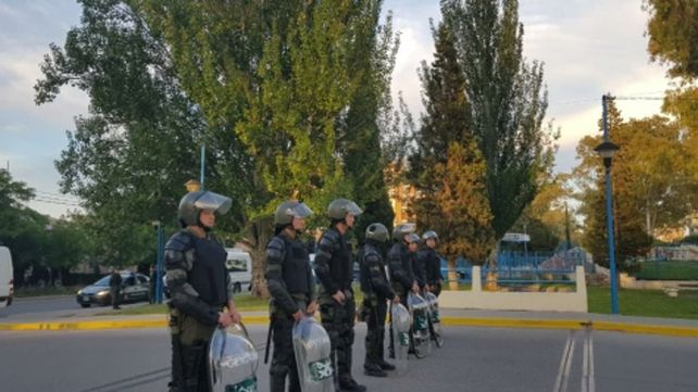 Represión. Medio centenar de gendarmes expulsó violentamente a los estudiantes del Vicerrectorado