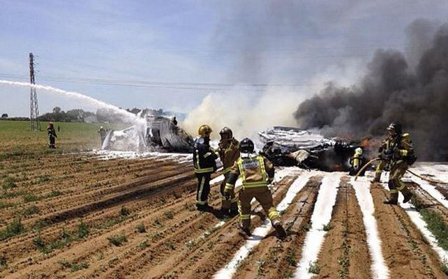 Bomberos. La foto de un celular muestra la escena a minutos de la caída.