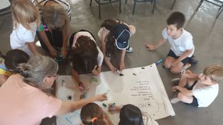 Uniformes escolares: los padres eligen los de segunda mano por la crisis económica