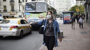 Marcha atrás: Uruguay vuelve al barbijo en determinados casos
