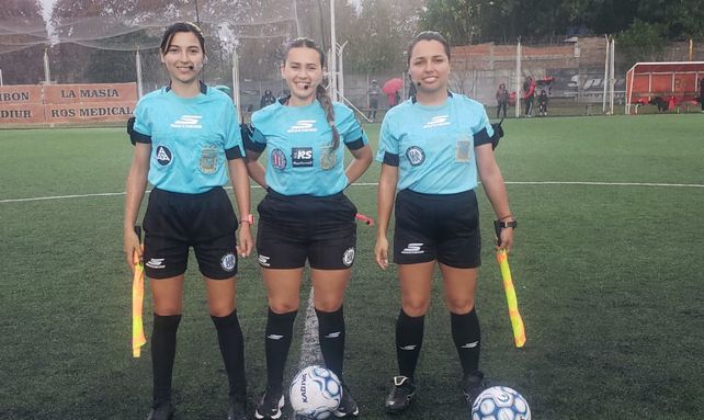 El cotejo en el Viaducto también contó con la terna arbitral de la Rosarina Belén Pereyra, Zamila Flores y Solange Zapata.