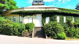 El hotel fue fundado el 15 de diciembre de 1913 por iniciativa de pioneros que llegaron a la costa desde Bélgica.