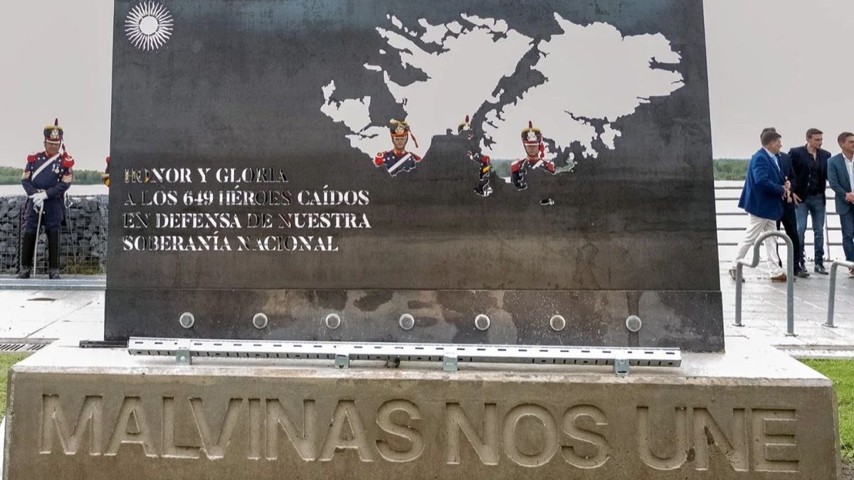 San Lorenzo inauguró un monumento en homenaje a los héroes de Malvinas