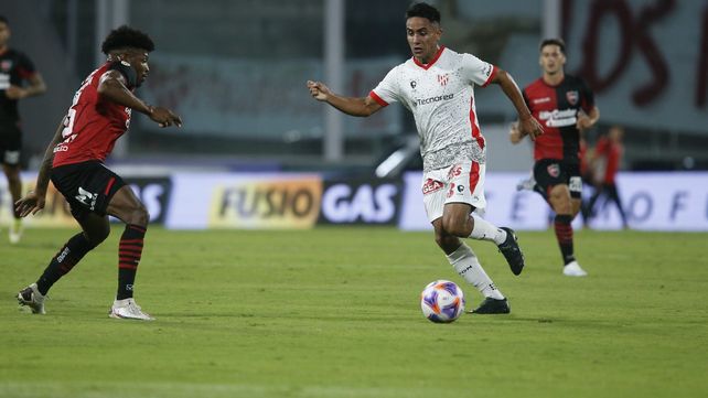 Newells reaccionó tarde e Instituto lo venció con contundencia por 3 a 1