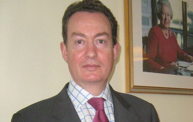 Colin Roberts. El futuro gobernador de Malvinas tiene un triste pasado.