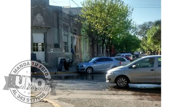 Derroche de agua en edificio municipal