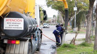 Tormentas en la región. Tareas preventivas en distintos puntos de la ciudad, tanto con camiones desobstructores, cuadrillas, y supervisando el correcto funcionamiento de las estaciones de bombeo.