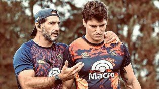 El santafesino Manuel Bernstein dialoga con el entrenador Juan Manuel Leguizamón.