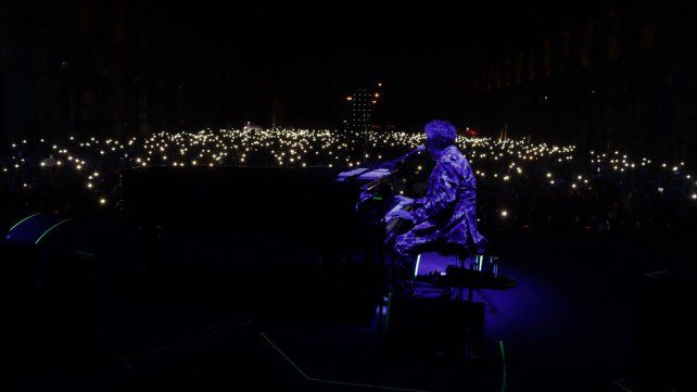 Fito Páez se presentó en la ciudad de Santa Fe en el marco del tour El amor 30 años después del amor. Muchos paranaense aprovecharon para asistir.