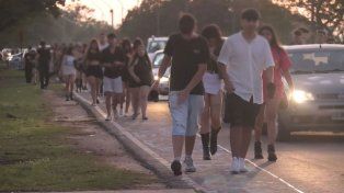 Jóvenes en la zona de los boliches