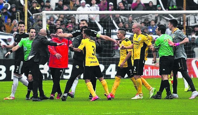 Tras el escándalo, van por el ascenso